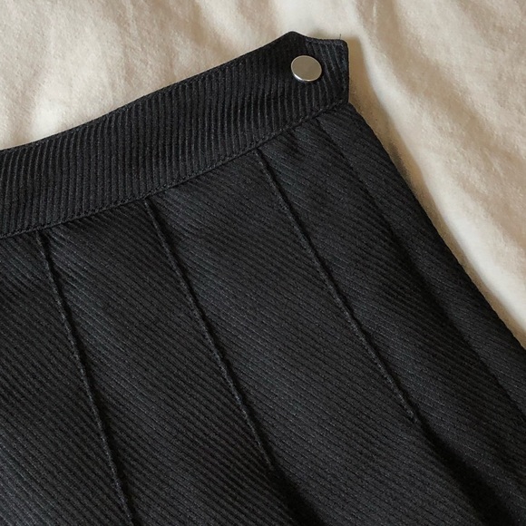 Super Cute Never Worn With Tags Black H&M Pleated School/Tennis Skirt - Picture 4 of 5
